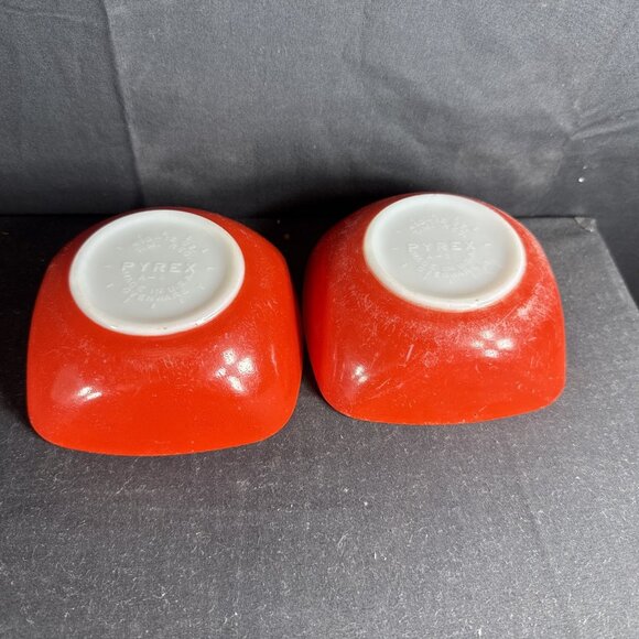 2 PYREX 10-12 oz A-17 Bowls Red Square Ovenware USA 4.75" - Picture 3 of 6